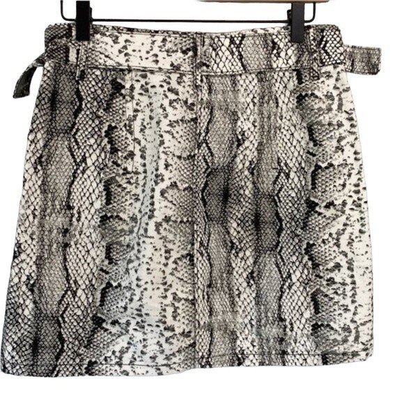 TOPSHOP Snake Print Zip Front Mini Jean Skirt Buckle Detail Cotton Streetwear - Picture 2 of 12